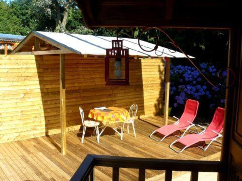 La Cle Des Roulottes Hotel Pluvigner Exterior photo